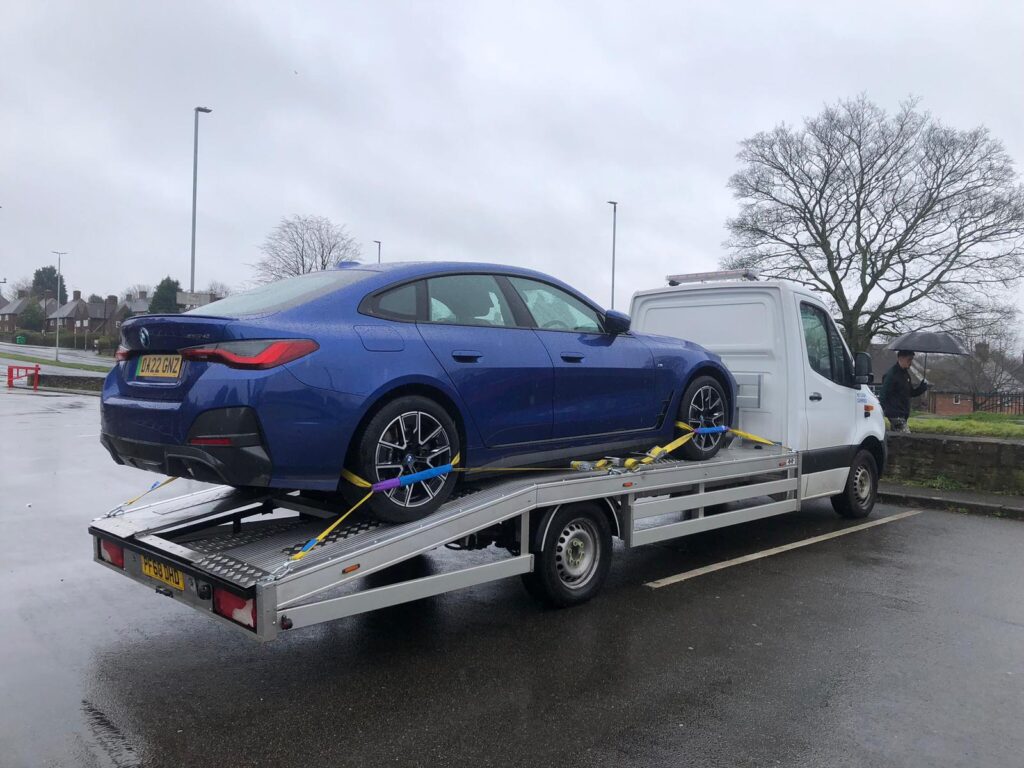 Recovery operator assisting customer